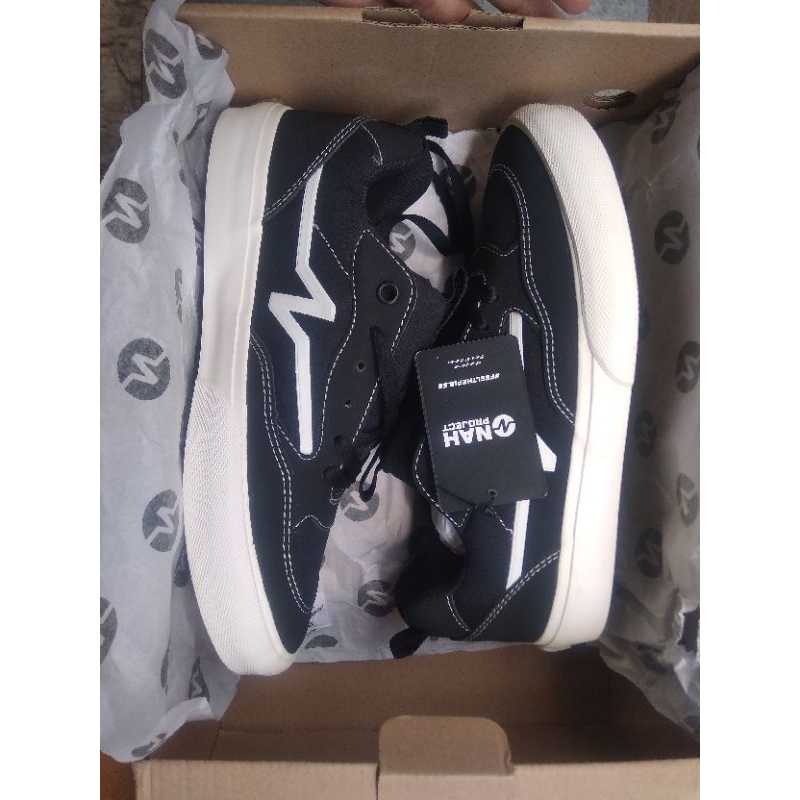 NAH Project - Audacity-II Black White