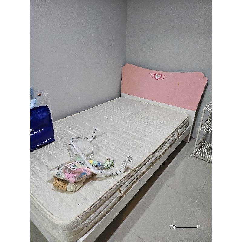 Informa bed set second (bekas) dan meja belajar (bekas) layak pakai