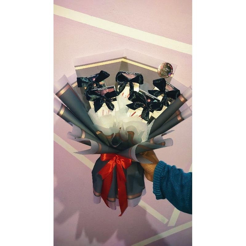 Buket rok hitam,buket spesial,buket wisuda