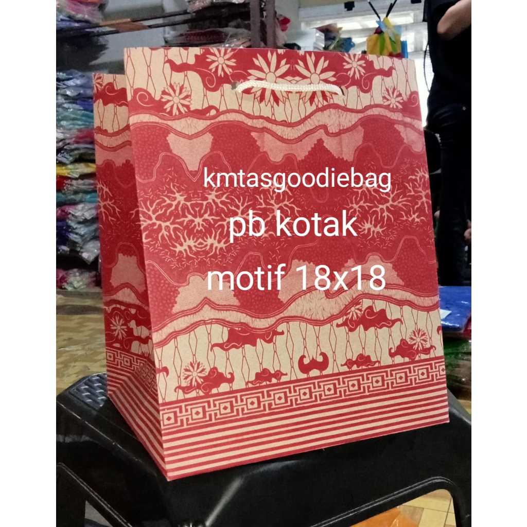 

PAPERBAG KOTAK MOTIF 18X18 ISI 12PCS