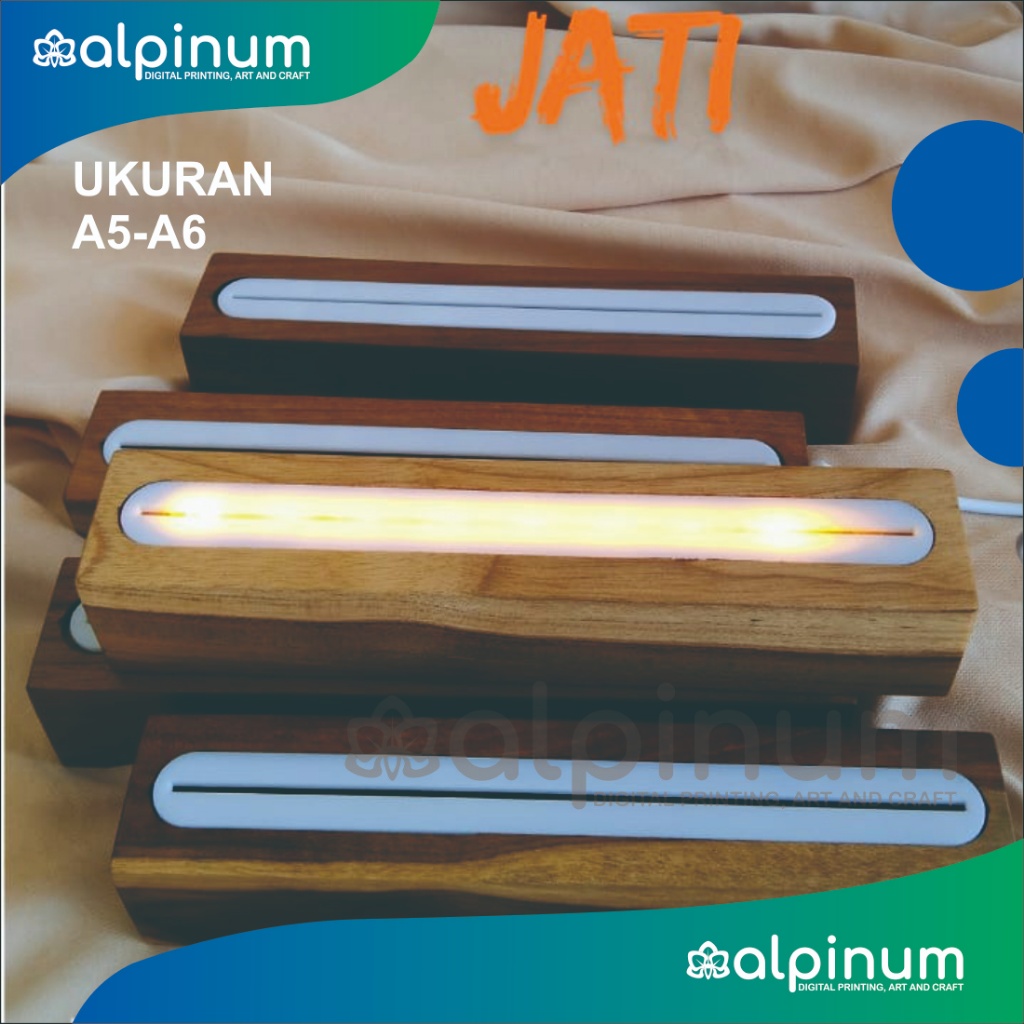 STAND LAMPU KAYU UNTUK PLAKAT AKRILIK