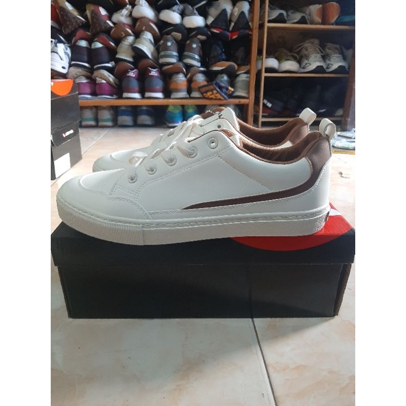 SEPATU AIRWALK BRANDY  OFF-WHITE/CAMEL (PUTIH/COKLAT)