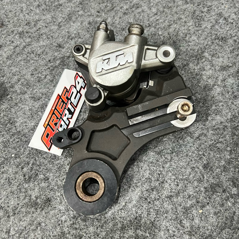 kaliper belakang ktm duke original lepasan kondisi bagus