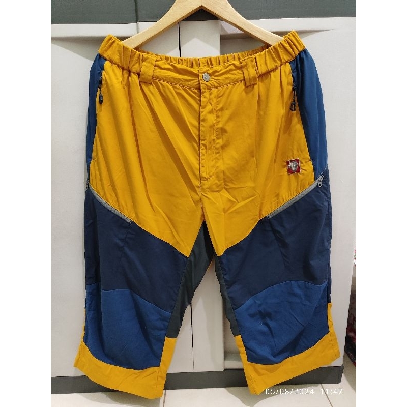 celana outdoor blackyak pendek second preloved