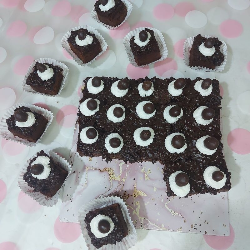 

kue basah kue potong kue coklat crunchy kue potong 25pcs