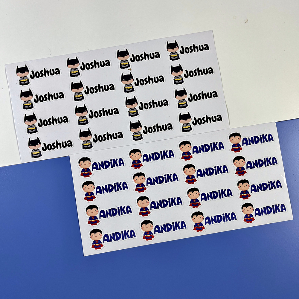 

Stiker Nama Anak Gambar Superman, Spiderman, Bahan Vinyl Laminasi Ukuran 2x5cm