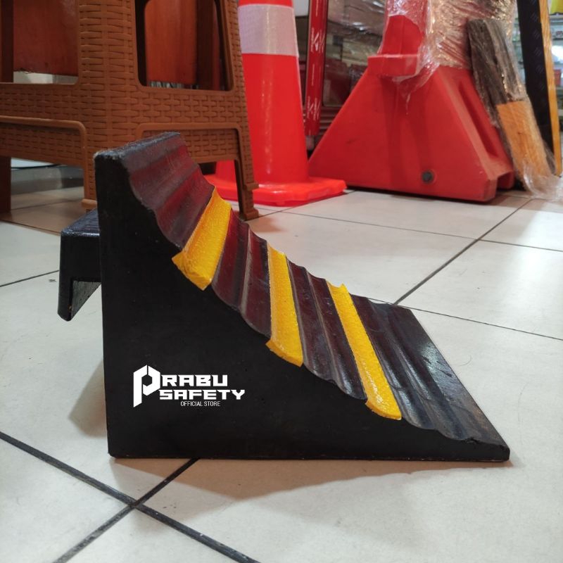 GANJAL BAN MOBIL 10 KG / WELL CHOCK GANJAL BAN MOBIL / PENGGANJAL BAN MOBIL RUBBER KARET