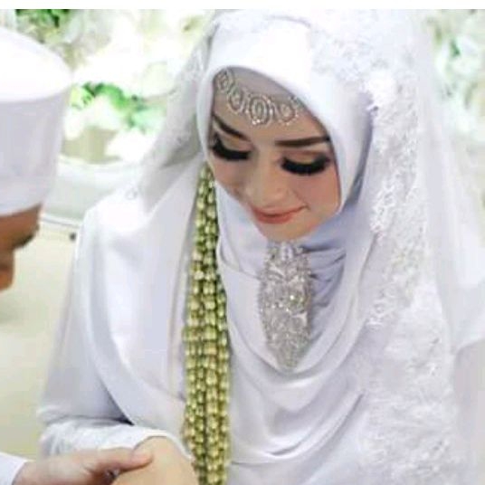 Preloved Gaun Pengantin Muslimah Wanita Syar'i warna putih bersih kombinasi brukat elegan tidak terl