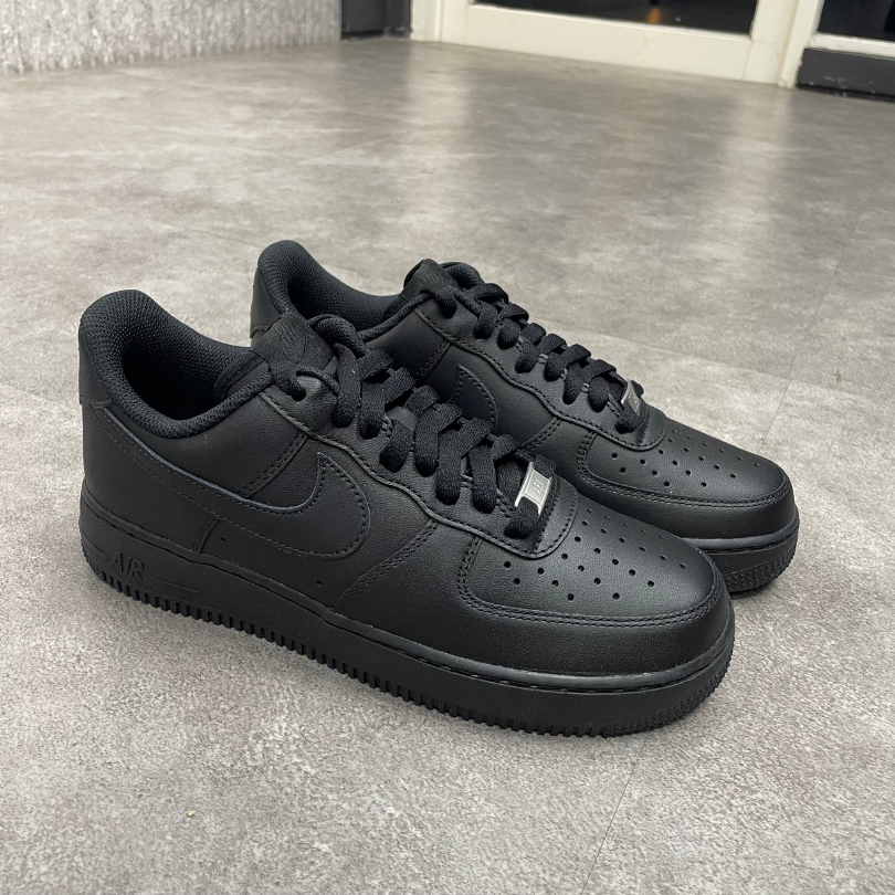 AF1 LOW TRIPLE BLACK WMNS