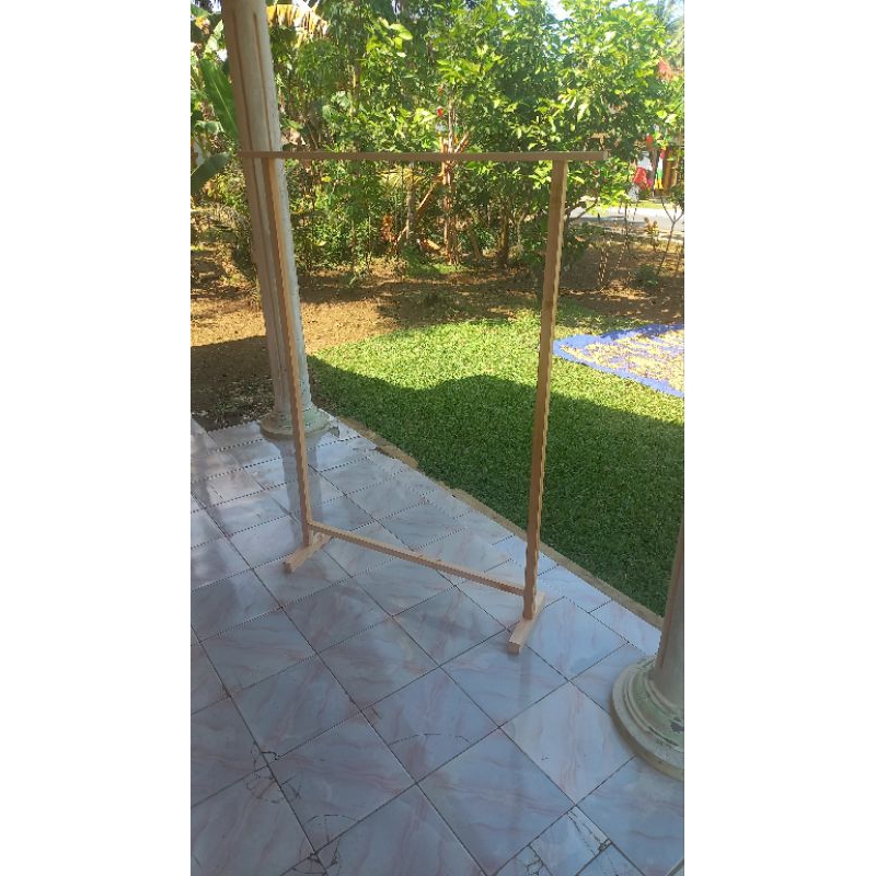 Stand Kastop Gantungan Baju Kayu 150×150×200 cm – Kokoh & Minimalis