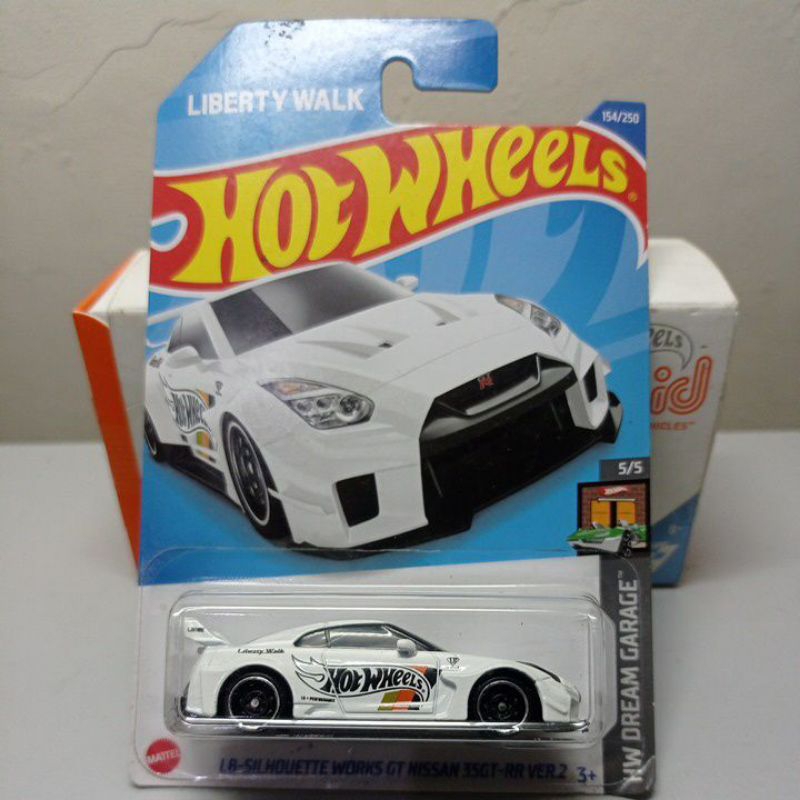 hotwheels r35 lbwk white