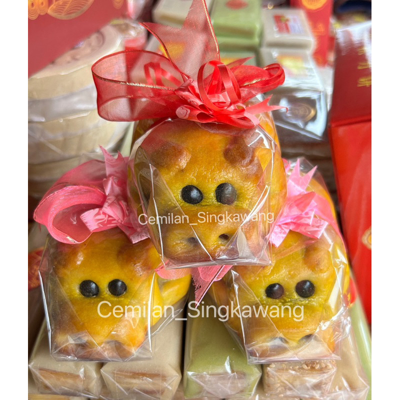 

MOONCAKE CU / BABI ISI KACANG HIJAU / KUE BULAN BENTUK SINGKAWANG