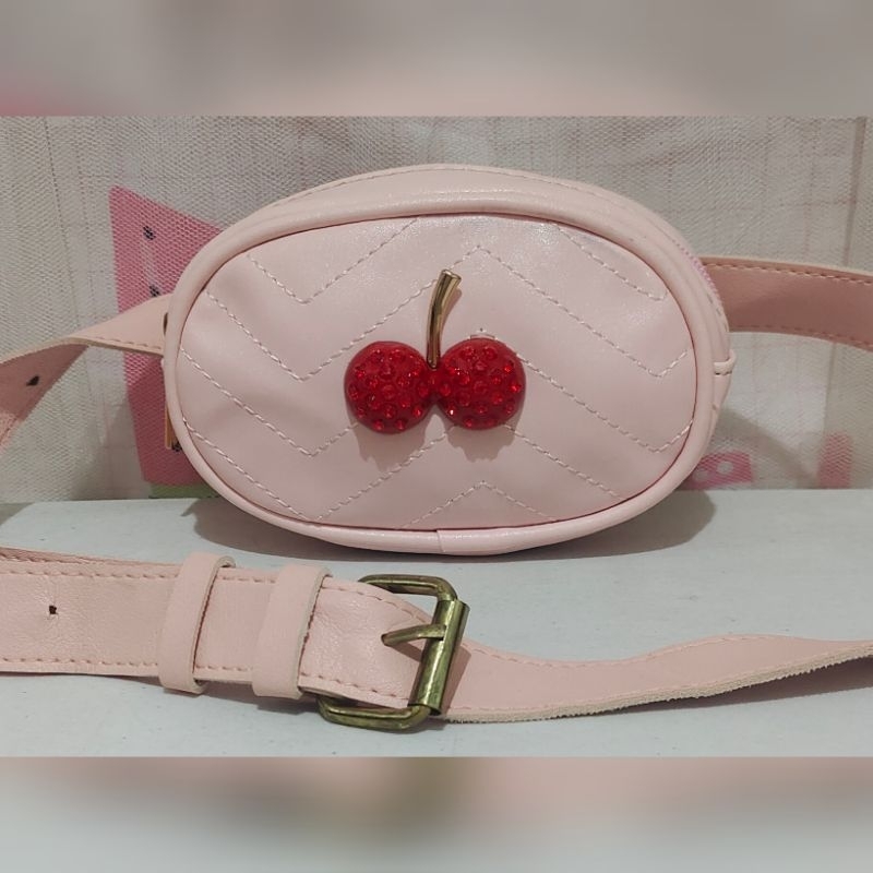 tas sling bag wanita. tas sling bag preloved. tas chery