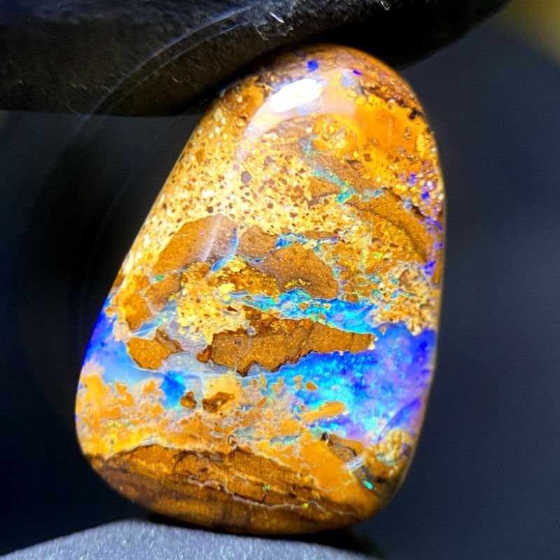 Koroit boulder opal HQ
