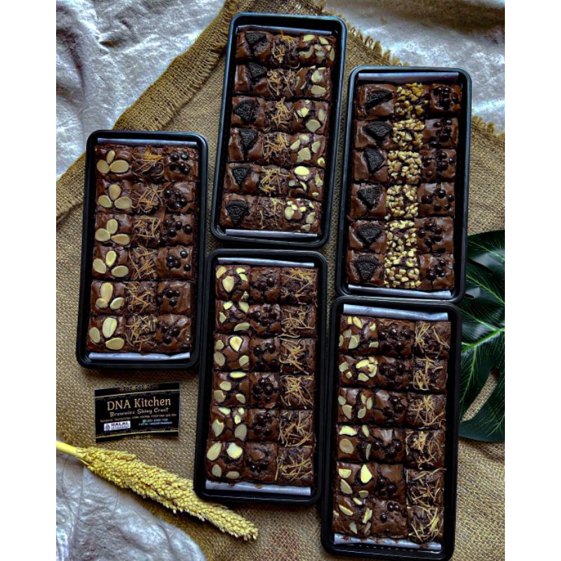 

FUDGY BROWNIES PANGGANG BROWNIS BRONIS FUDGY FUDGE COKLAT LEMBUT PANGGANG 20x10 ISI 18pcs