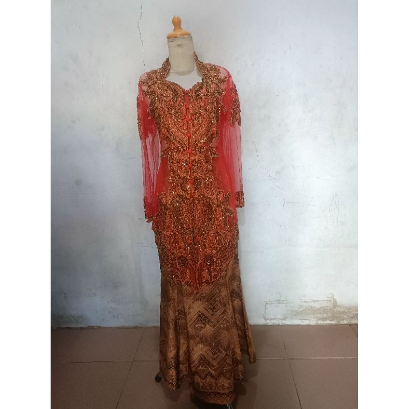 kebaya merah maroon + rok batik / kebaya tradisional maroon + jarik batik