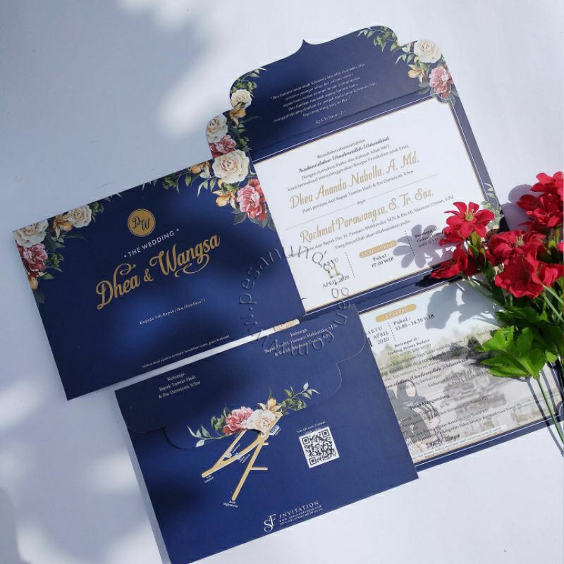 

UNDANGAN PERNIKAHAN SAMPLE UNDANGAN SOFTCOVER LIPAT 3 SHAPED LID