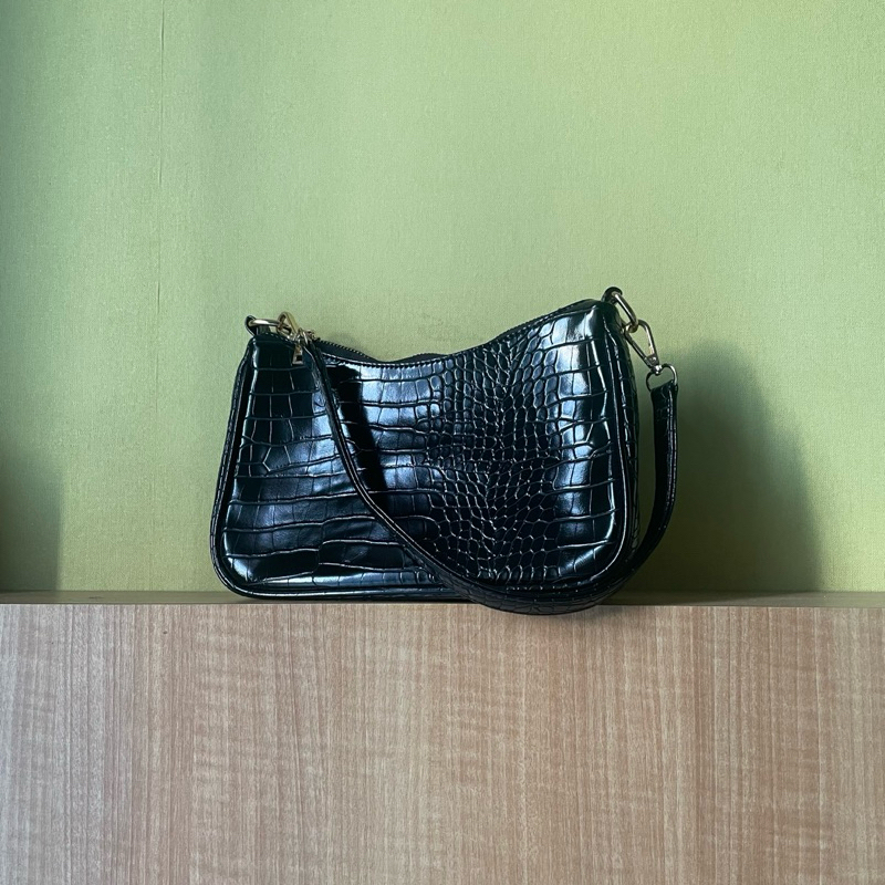 PRELOVED MYR black croco baguette bag