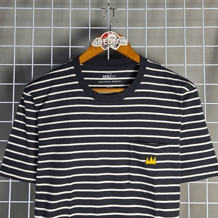 Kaos UT x JMB Pocket Tee