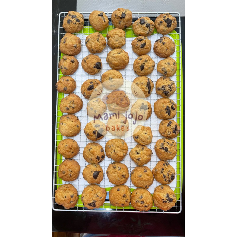 

mini bites crispy chocochip cookies by Mami Jojo Bakes 8oz (8-9 cookies)