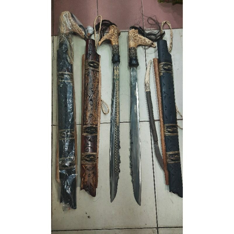 MANDAU DAYAK GAGANG TANDUK UKIR ASLI KALIMANTAN