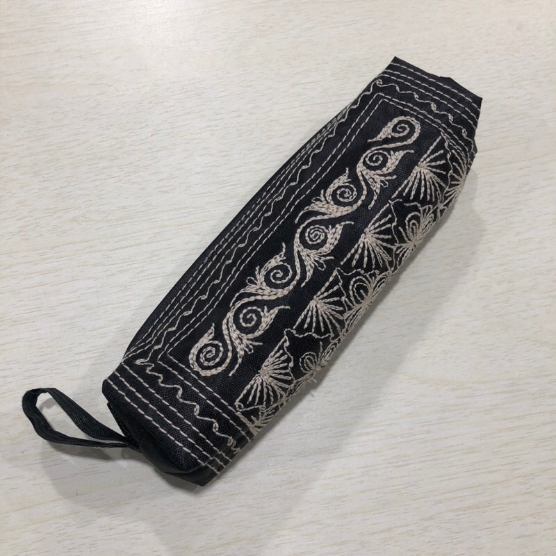

Dompet Pensil Kecil Terpal / Oleh-oleh Khas Aceh