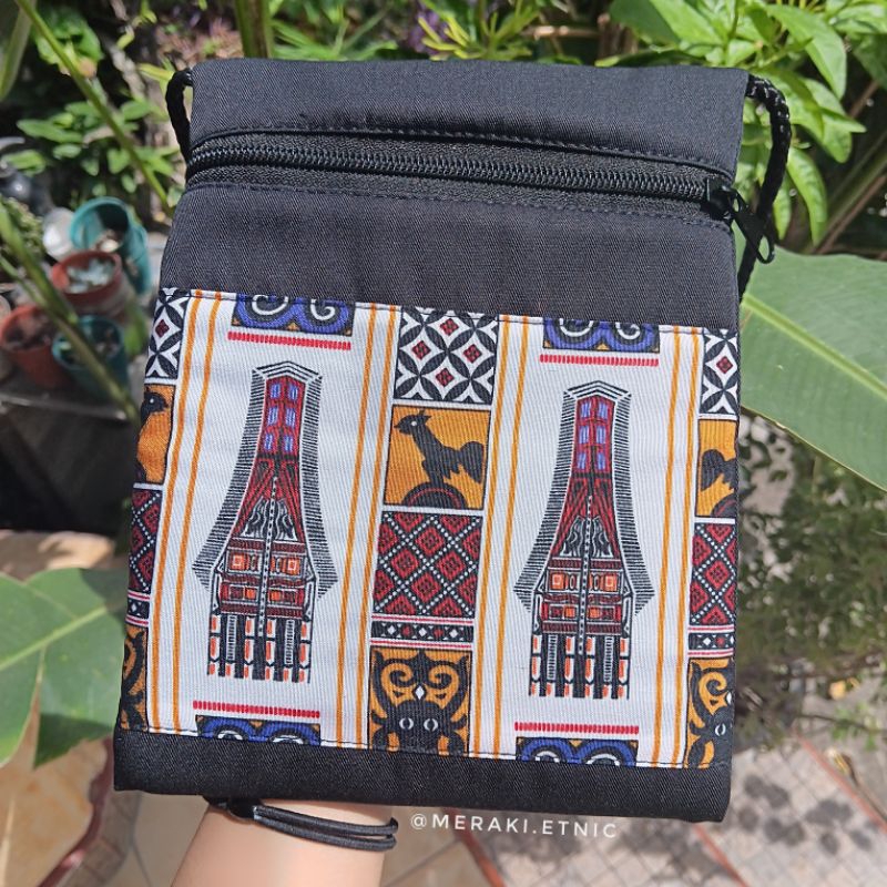 Tas selempang toraja batik kecil