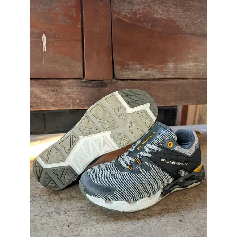 Sepatu Outdoor K2 Flywalk