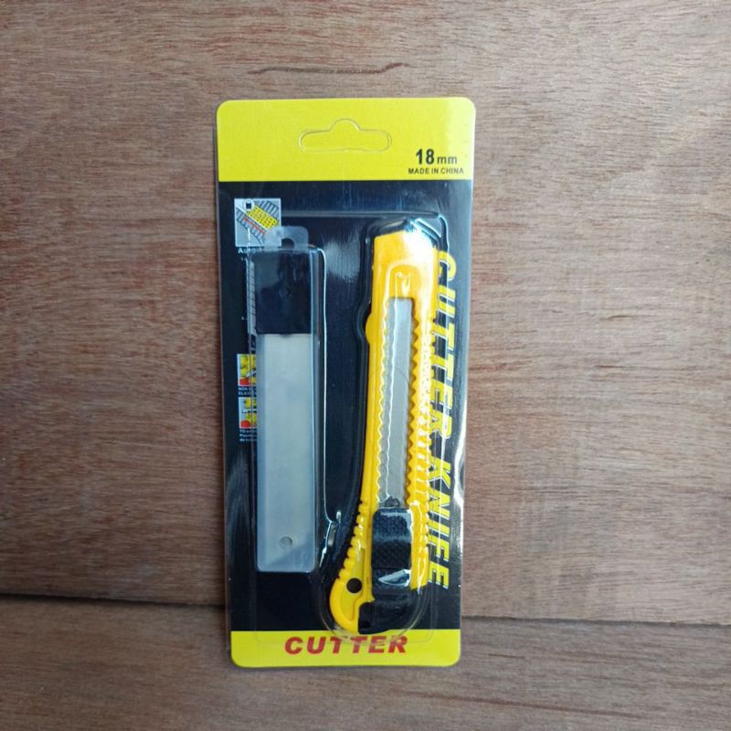 

cutter 18mm bonus isi 3pcs (harga perpcs)