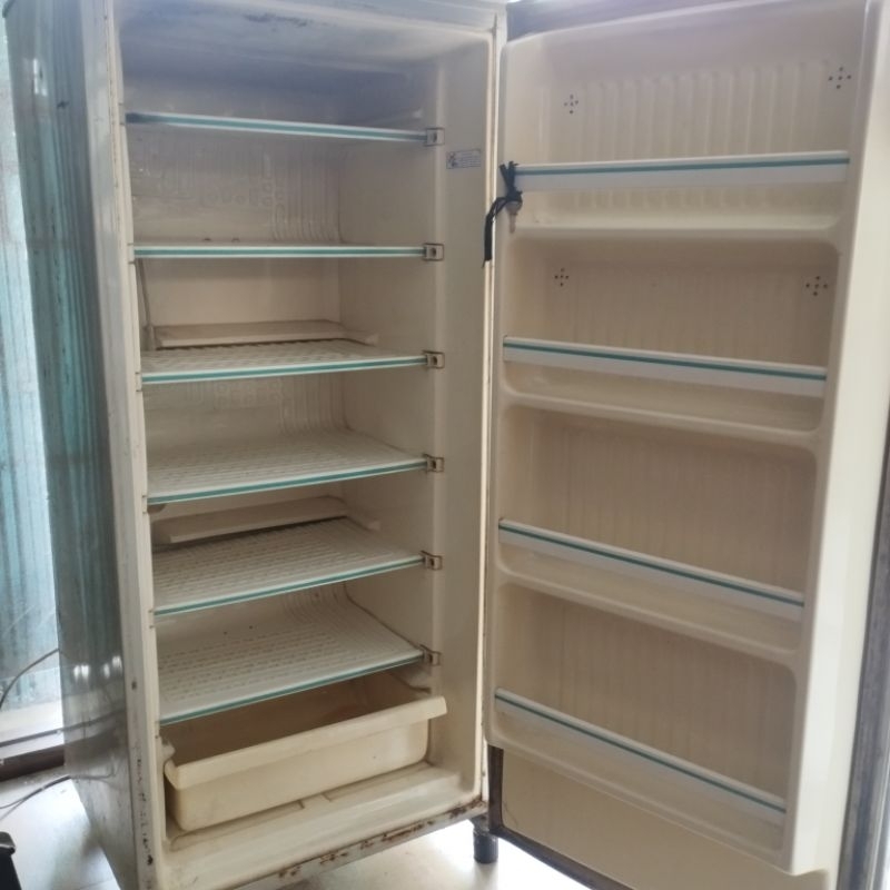 FREEZER TOSHIBA GF-B178 PRELOVED / KULKAS ES BATU / FREZER ASI / KULKAS FREEZER ASI 6 RAK