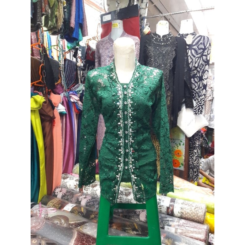 kebaya wisuda modern broklat corneli kutu baru warna hijau daun