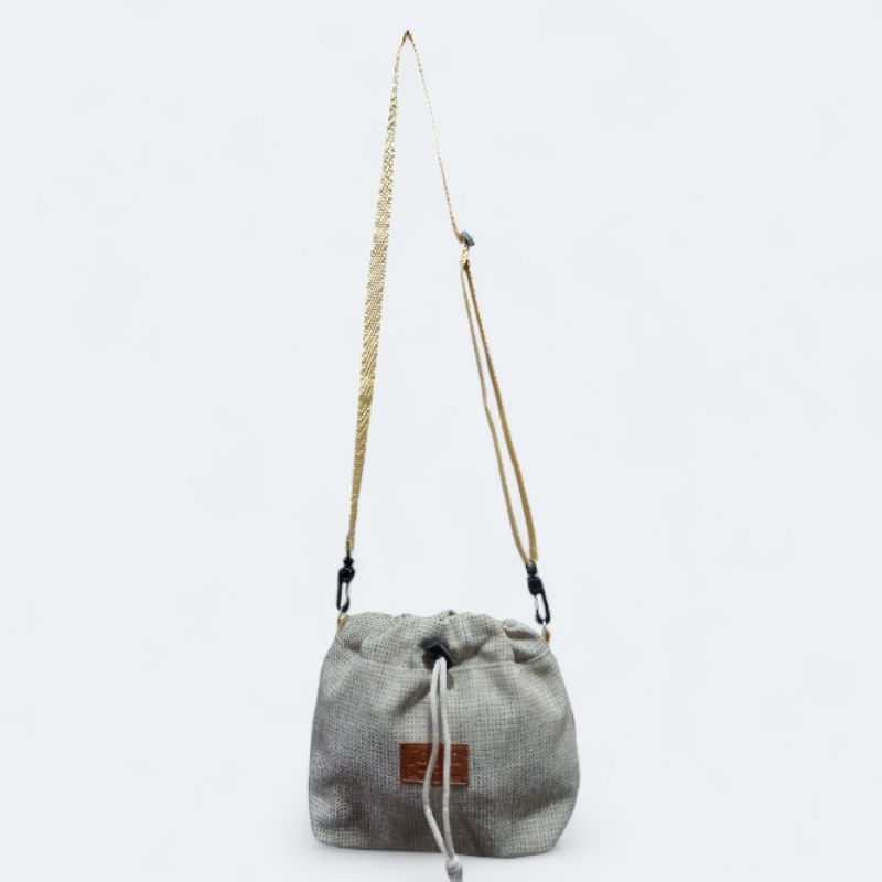 Tas slempang serut kecil