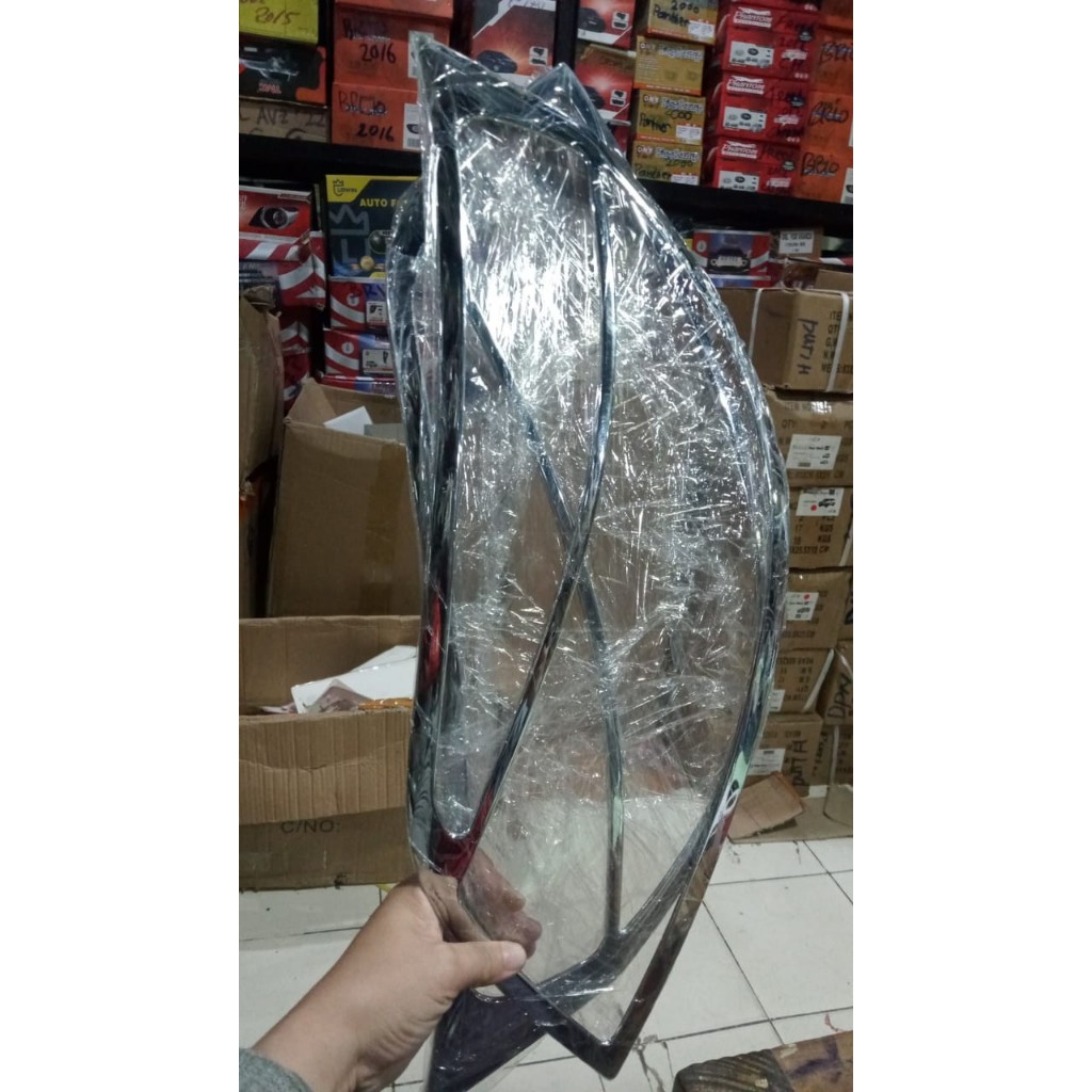 Garnish Lampu Depan Mobil Rush Terios Lama Chrome