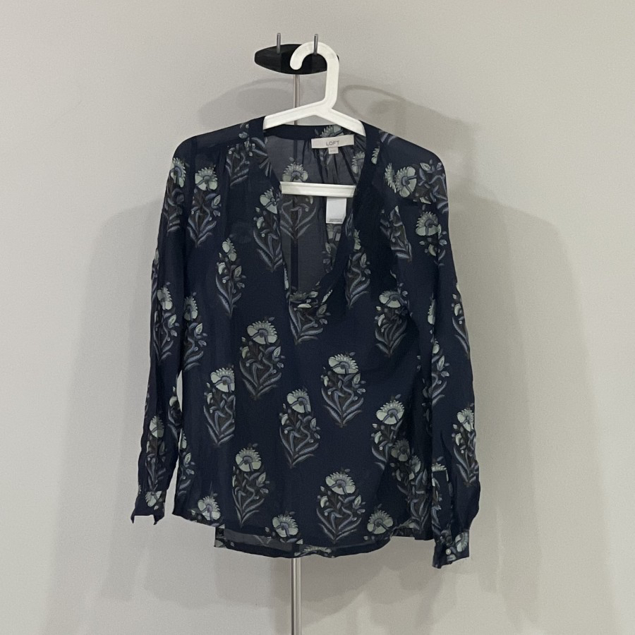 Ann Taylor Loft V-Neck Long Sleeve Navy Floral Blouse