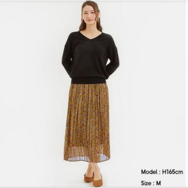 GU PLEATED FLORAL SKIRT