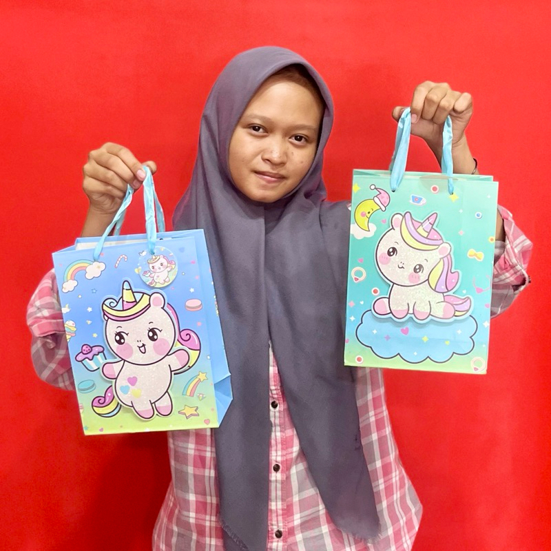 

Paper Bag premium unicorn gambar 3D Bingkisan Kado ukuran sedang paperbag tote bag goodiebag ecofootwear.id