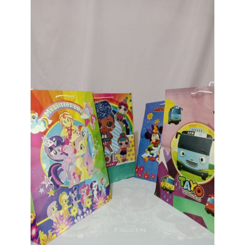 

Tas tenteng ulang tahun anak besar isi 10pcs ukuran 32 X 24 papper bag