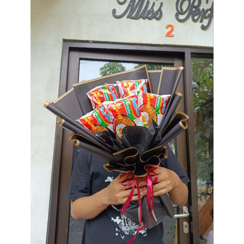 

unic bouquet buket Indomie medium size