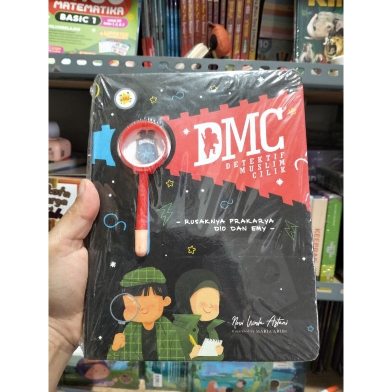 Buku unik Detektif Muslim Cilik alias DMC / Buku cerita bermain detektif/ Hardcover /Raya activie