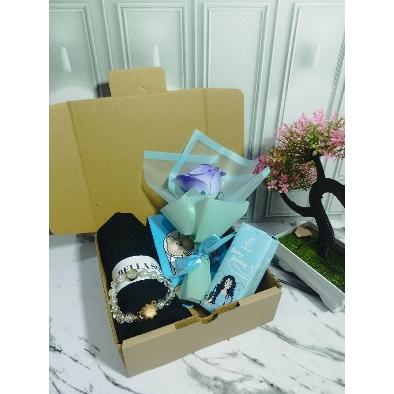 

(Bisa COD) hampers untuk cewek-Hampers jilbab-hampers parfum hampers kekinian-hampers murah untuk kado cewek