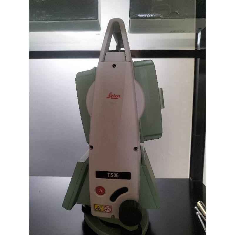 total station leicaTS 06