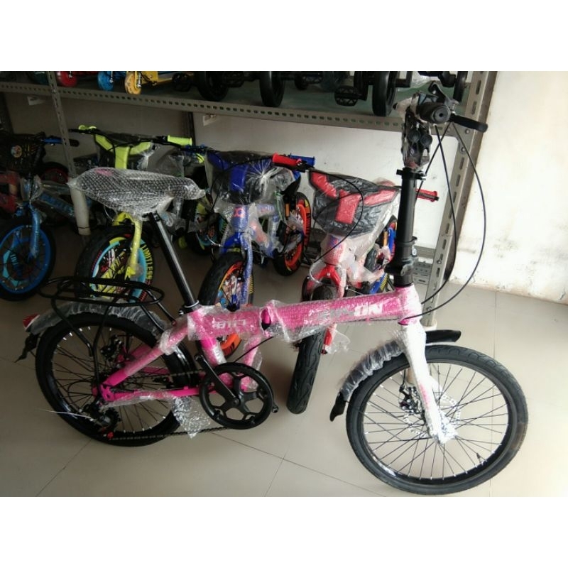Sepeda Lipat 20 inch MORISON BY PACIFIC ( MEMILIKI GIGI 7 SPEED DAN REM CAKRAM ) ( WARNA PINK )