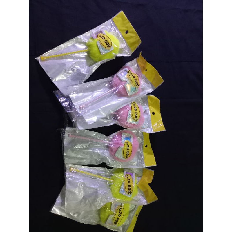 

pulpen karakter pompom stasioneri