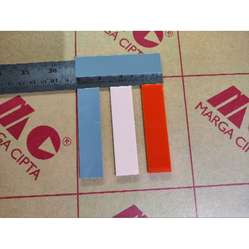 

bahan papan nama ukuran 8x2 cm warna
