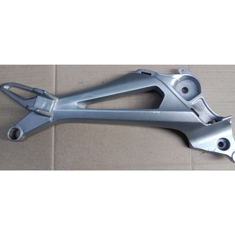 Postep footstep step Foot Step dudukan pijakan kaki belakang Kanan Supra X 125 revo lama belakang) o