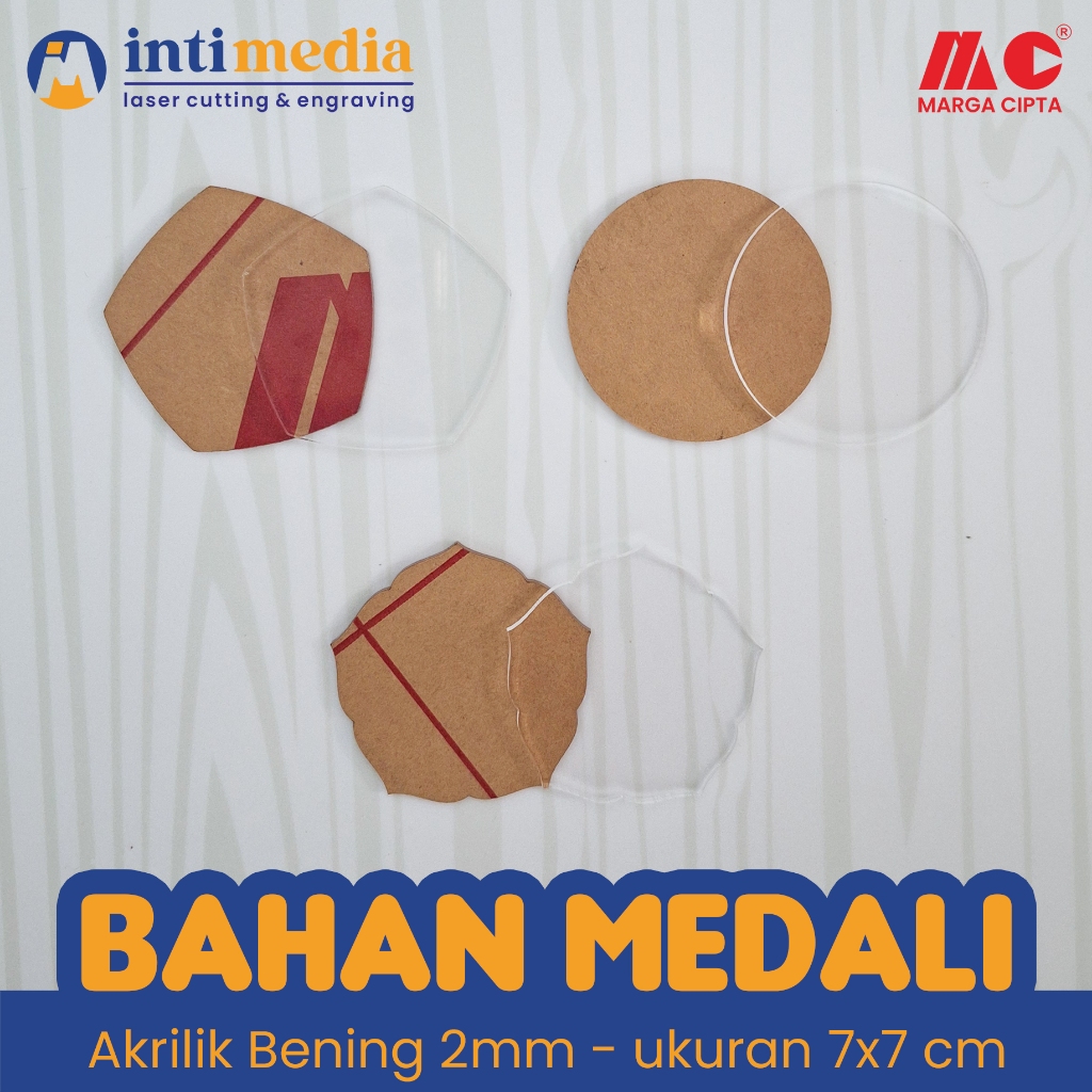 

Bahan Medali Akrilik Bening Tebal 2mm Ukuran 7x7 cm