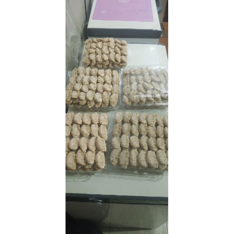 

pangsit ayam Frozen/kemasan mika/plastik minimal order 50pcs