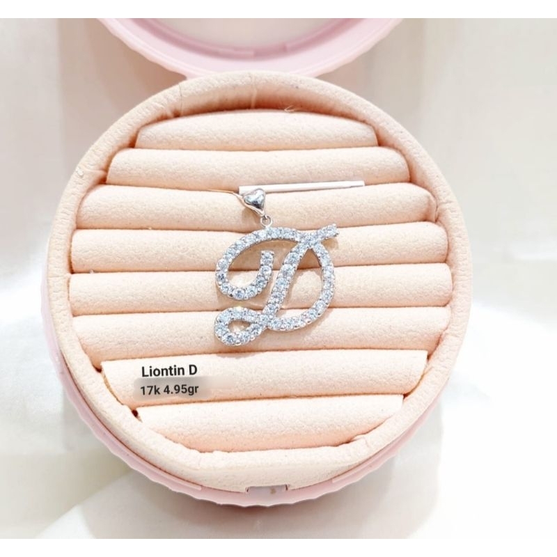 Liontin emas 75 huruf D