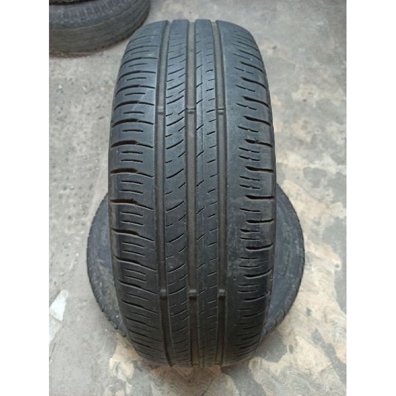 Ban second ban bekas mobil 205/65 R15 inova