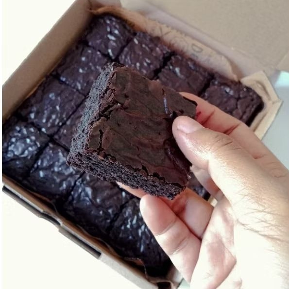 

(FREE SOFT COOKIES) FUDGY BROWNIES 20X20 | HAMPERS